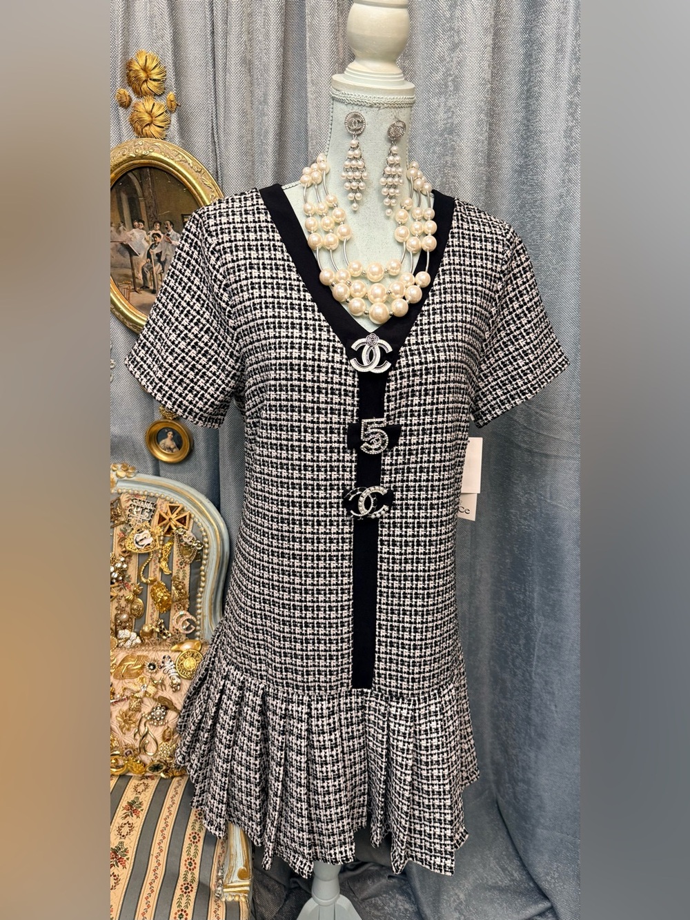 Parisian Chic Tweed Pleated Dress with Pearl With Brooch Set